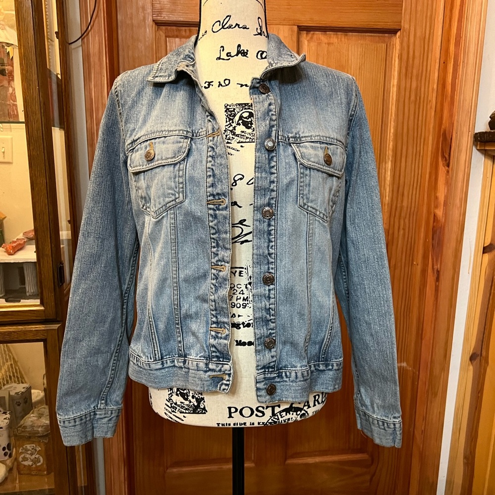 Old Navy Women’s Jean Jacket.  Size M.
